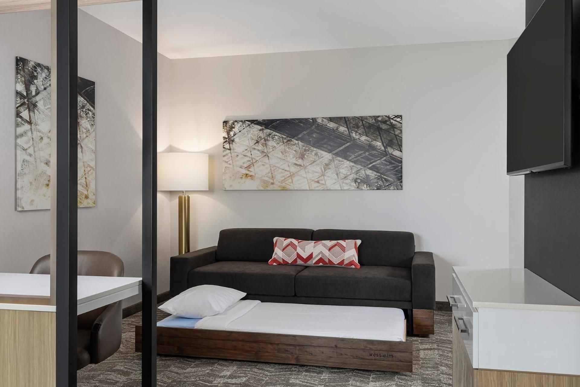 Studio Queen Suite - Mobility/Hearing Accessible with Tub