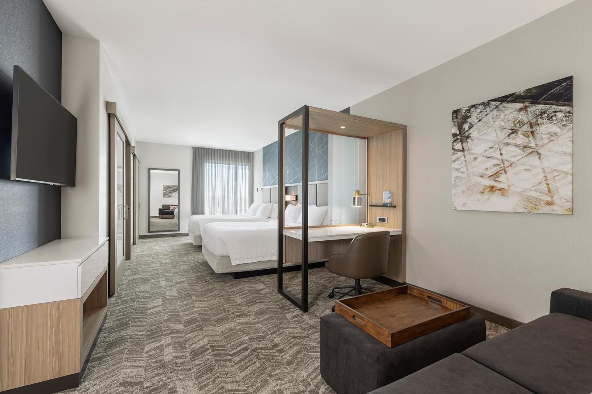 Studio Queen Suite - Mobility/Hearing Accessible with Tub