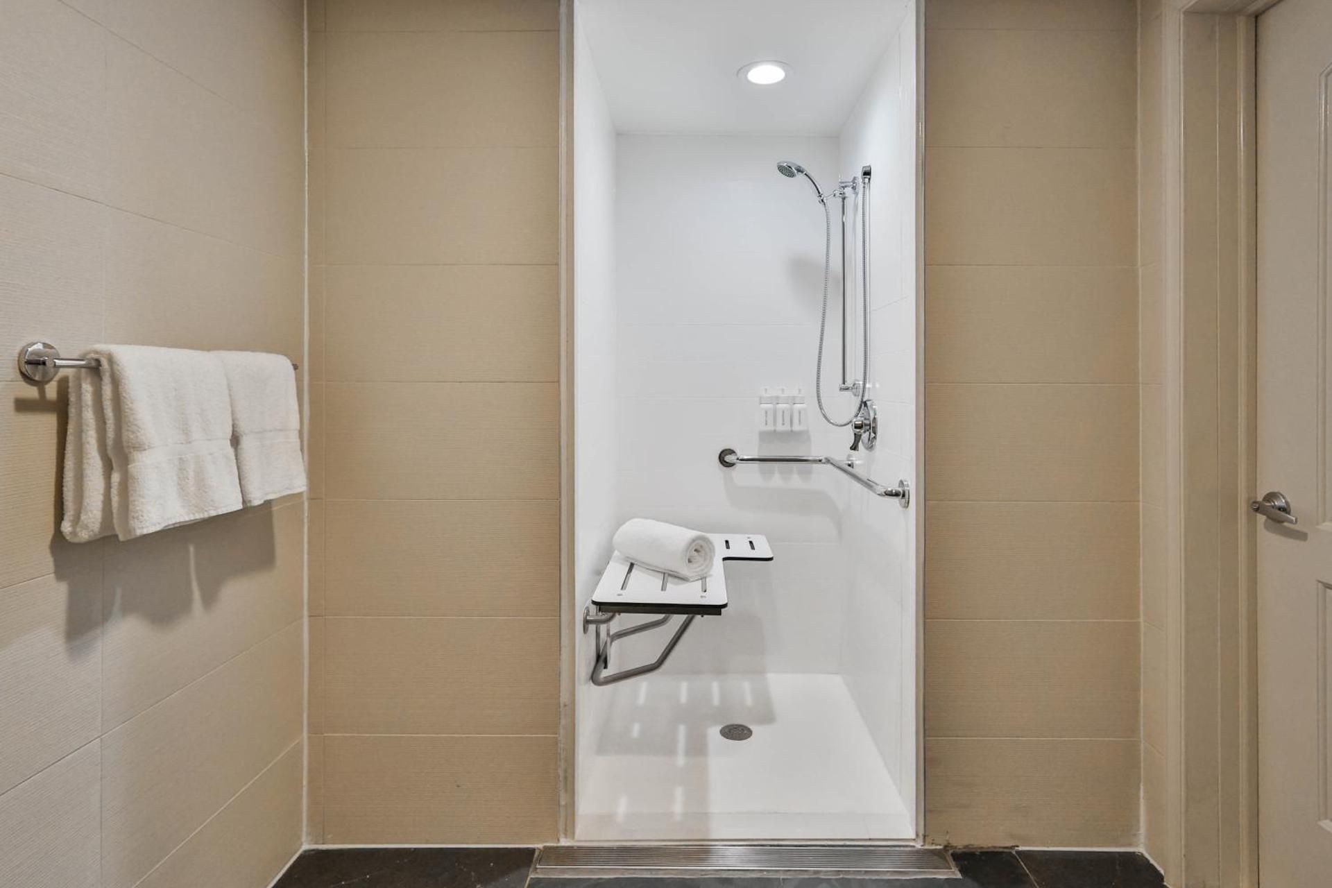 ADA Accessible, 2 Queen Beds, Transfer Shower, City View