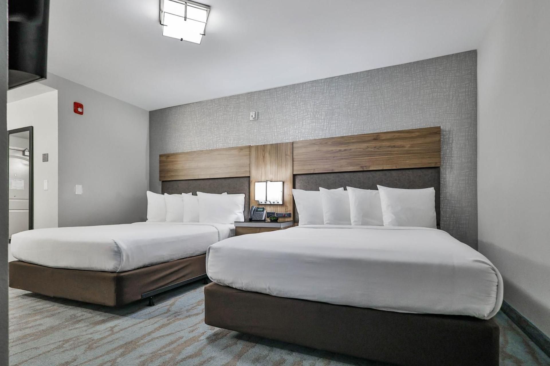 ADA Accessible, 2 Queen Beds, Transfer Shower, City View