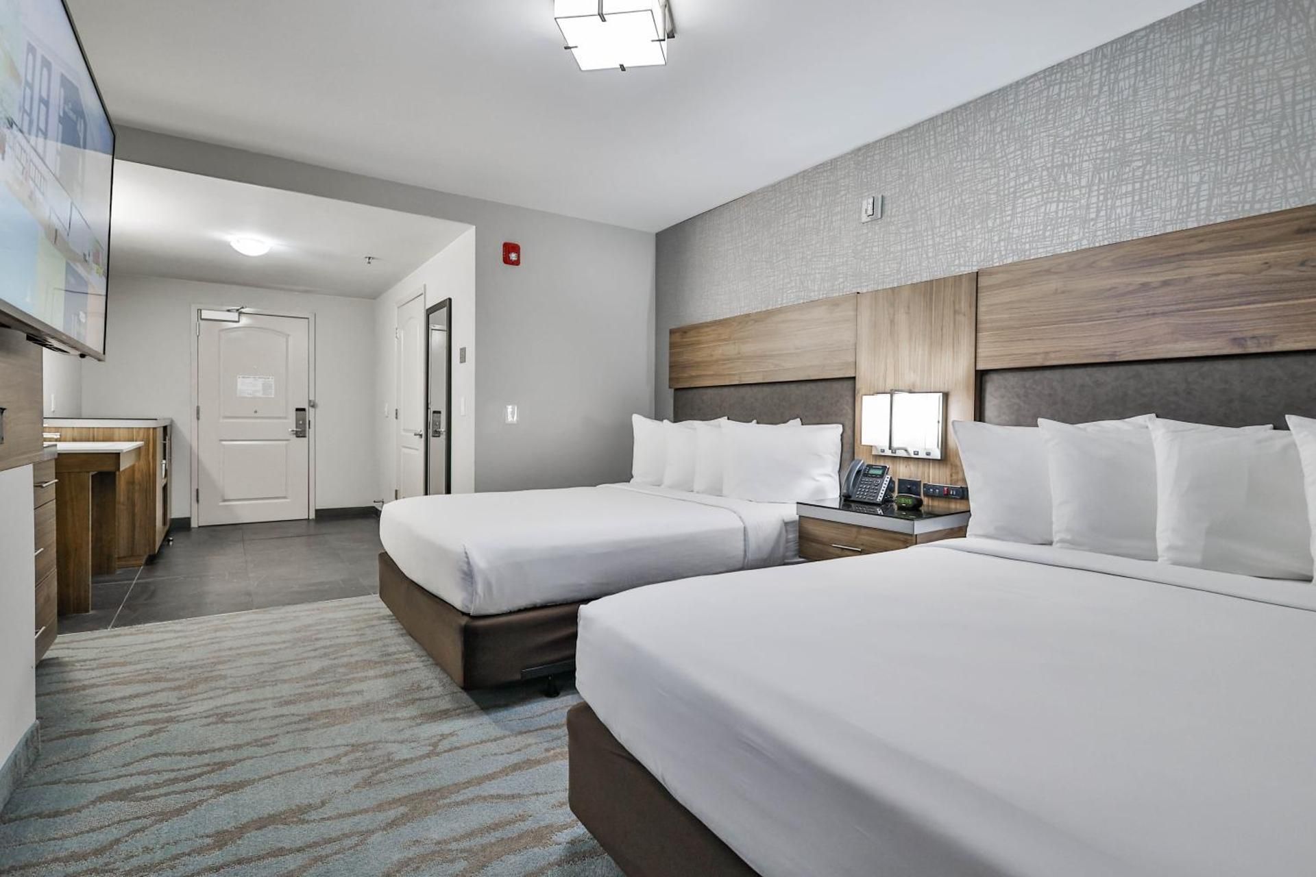 ADA Accessible, 2 Queen Beds, Transfer Shower, City View