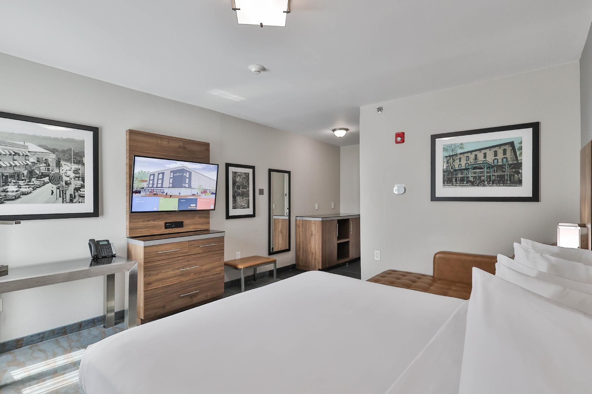 1 King Bed