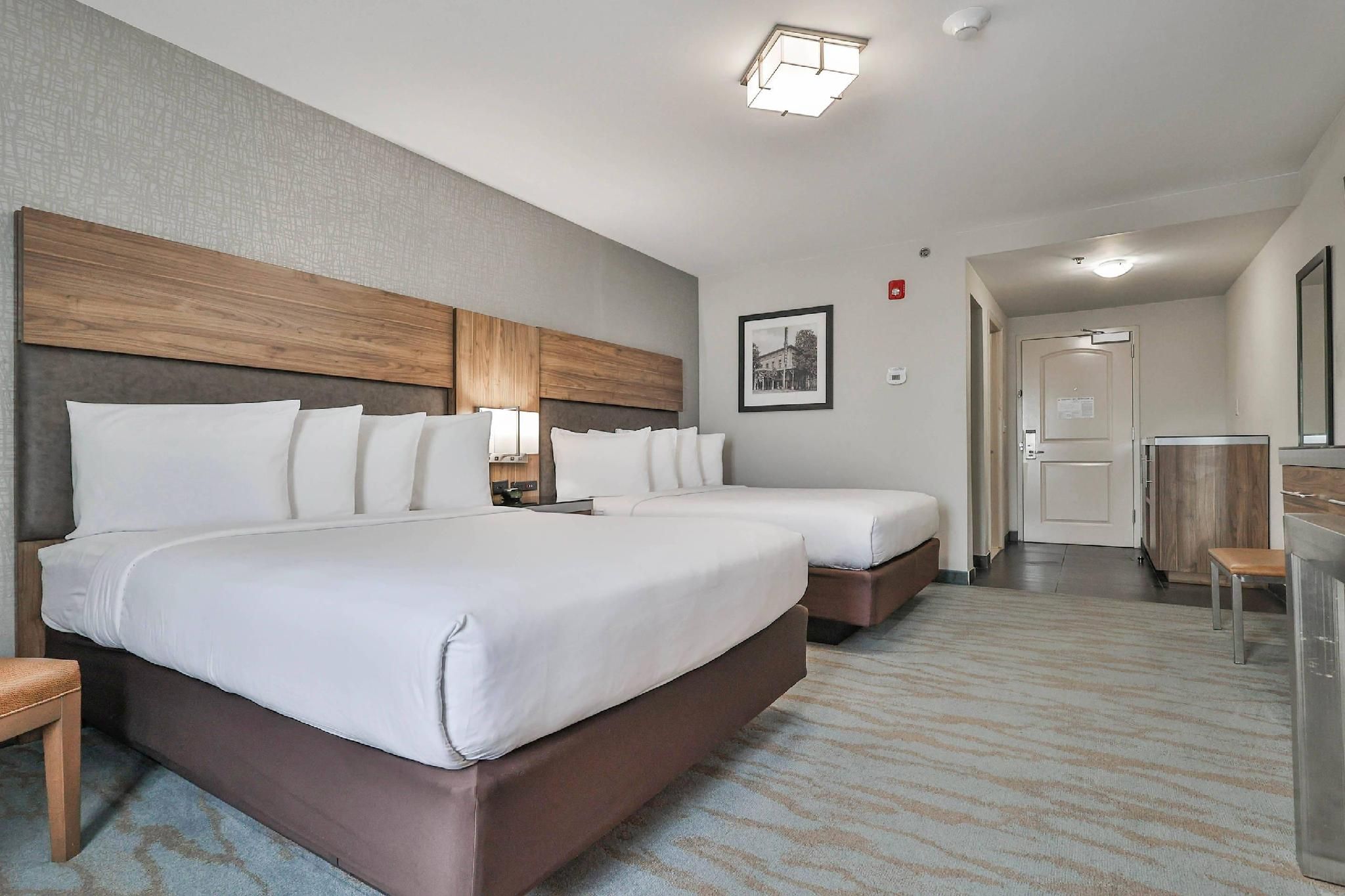 2 Queen Beds