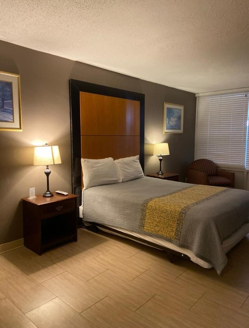 Deluxe Queen Room