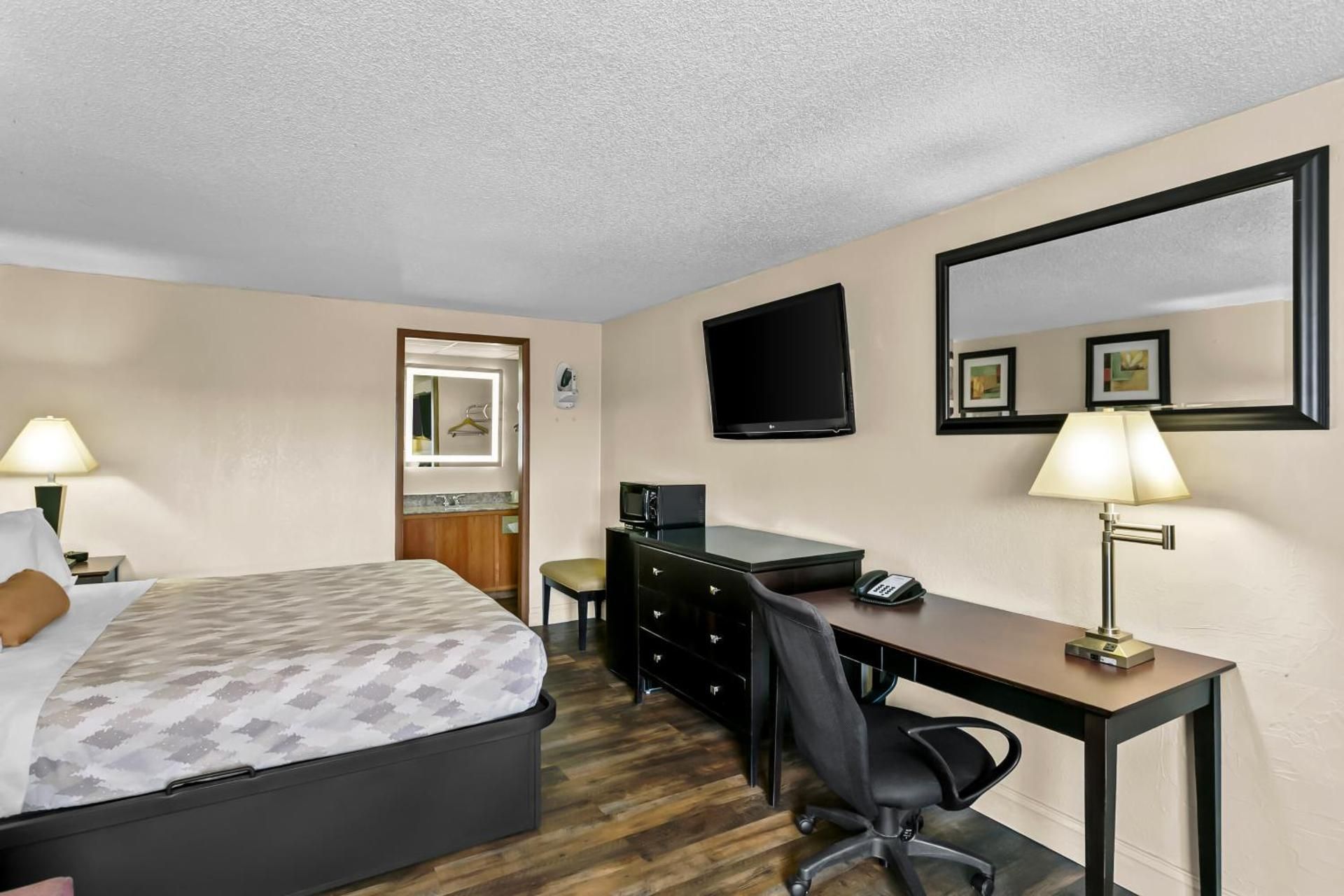 Deluxe King Room
