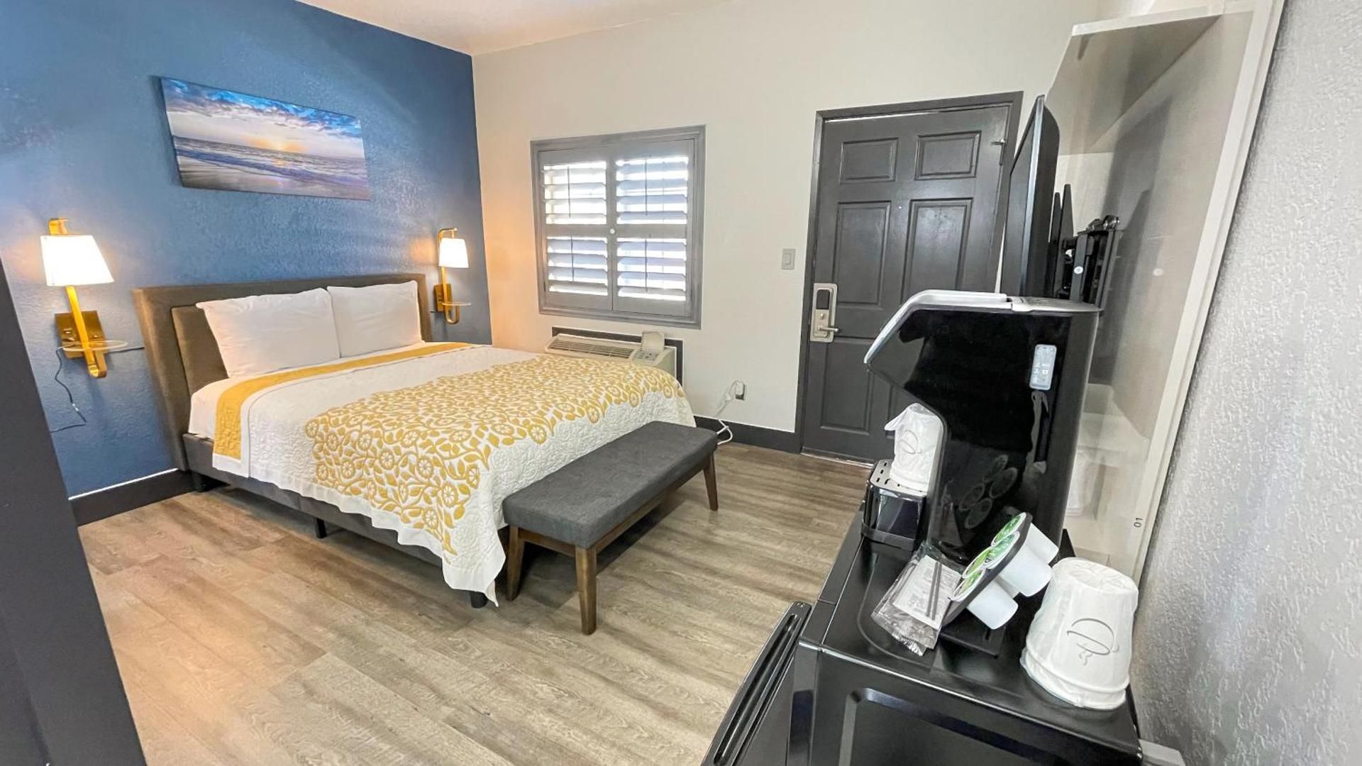 The Fremont Inn Queen Room