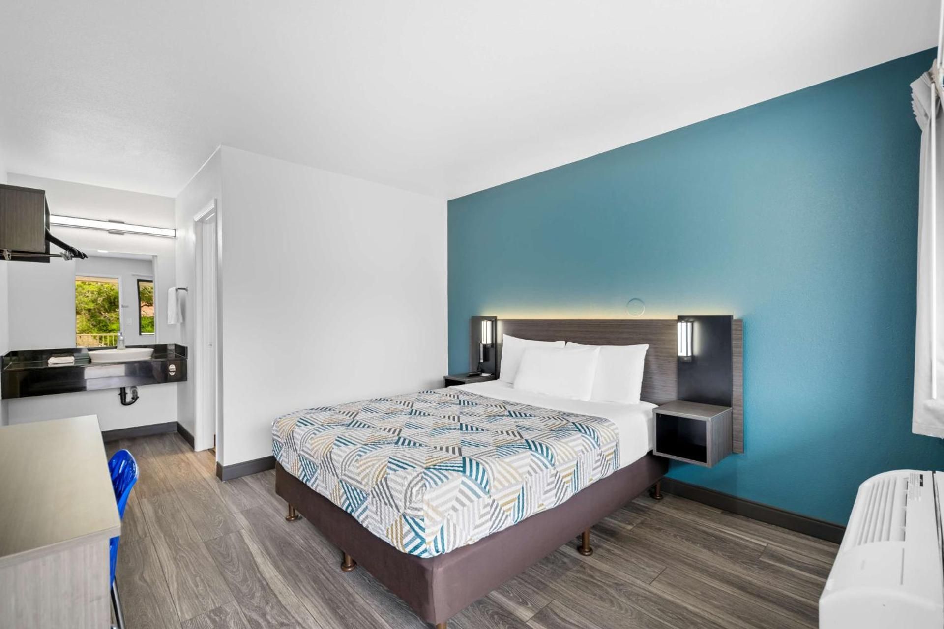 Queen Suite