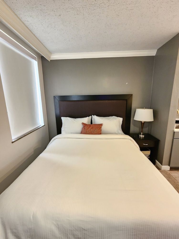 Hotel Phillips Comfort Studio, Bathtub Grab Bars, City View 11