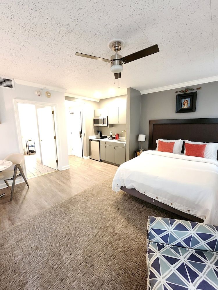 Hotel Phillips Comfort Studio, Bathtub Grab Bars, City View 7