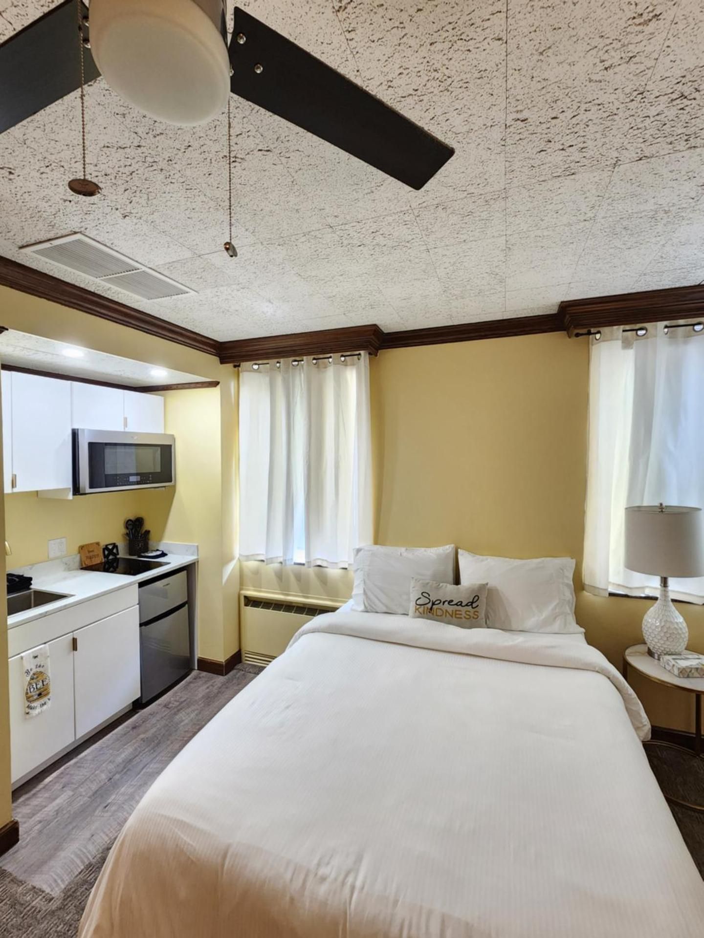 Hotel Phillips Deluxe Queen Suite 16