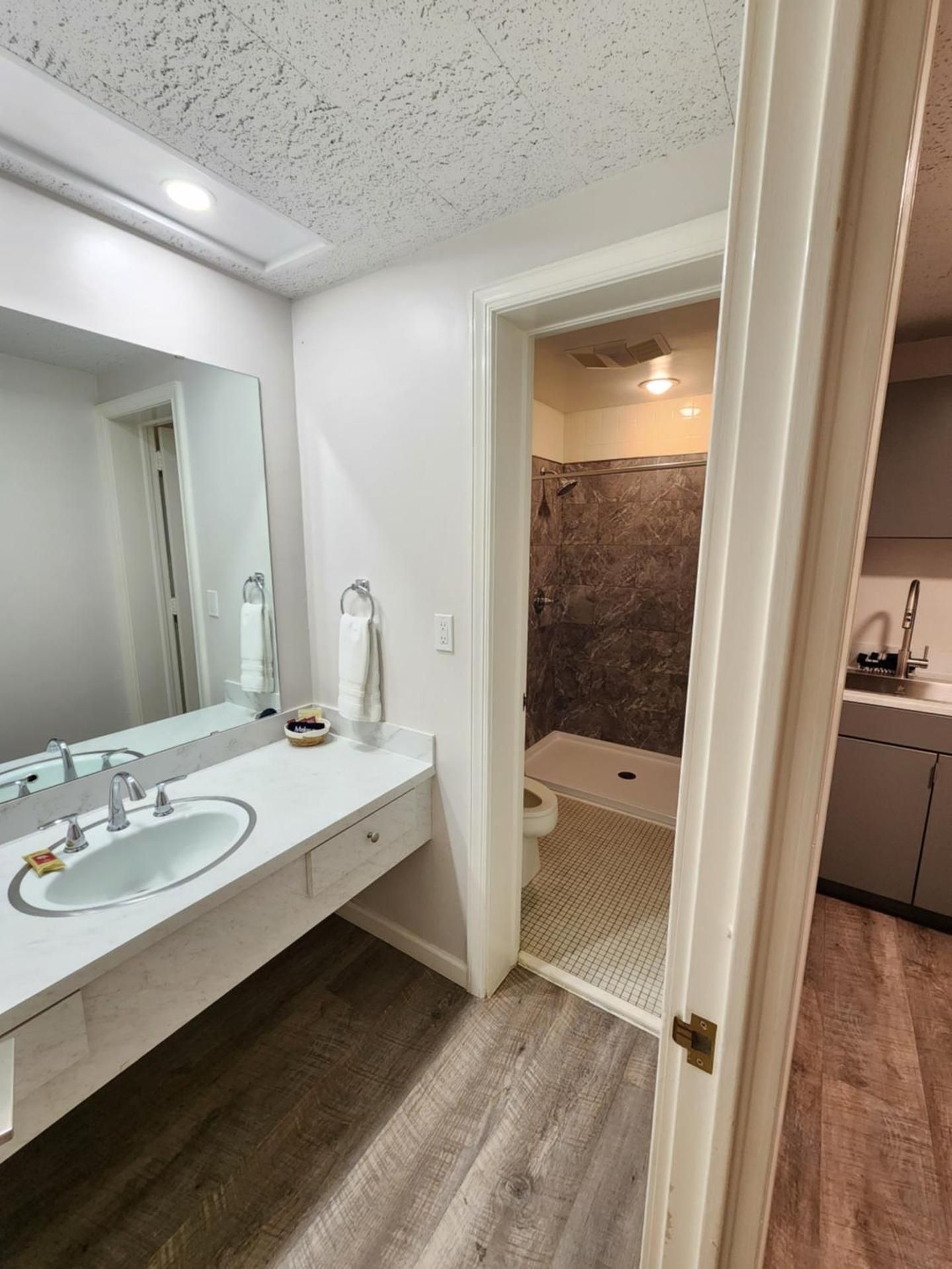 Hotel Phillips Deluxe Queen Suite 41