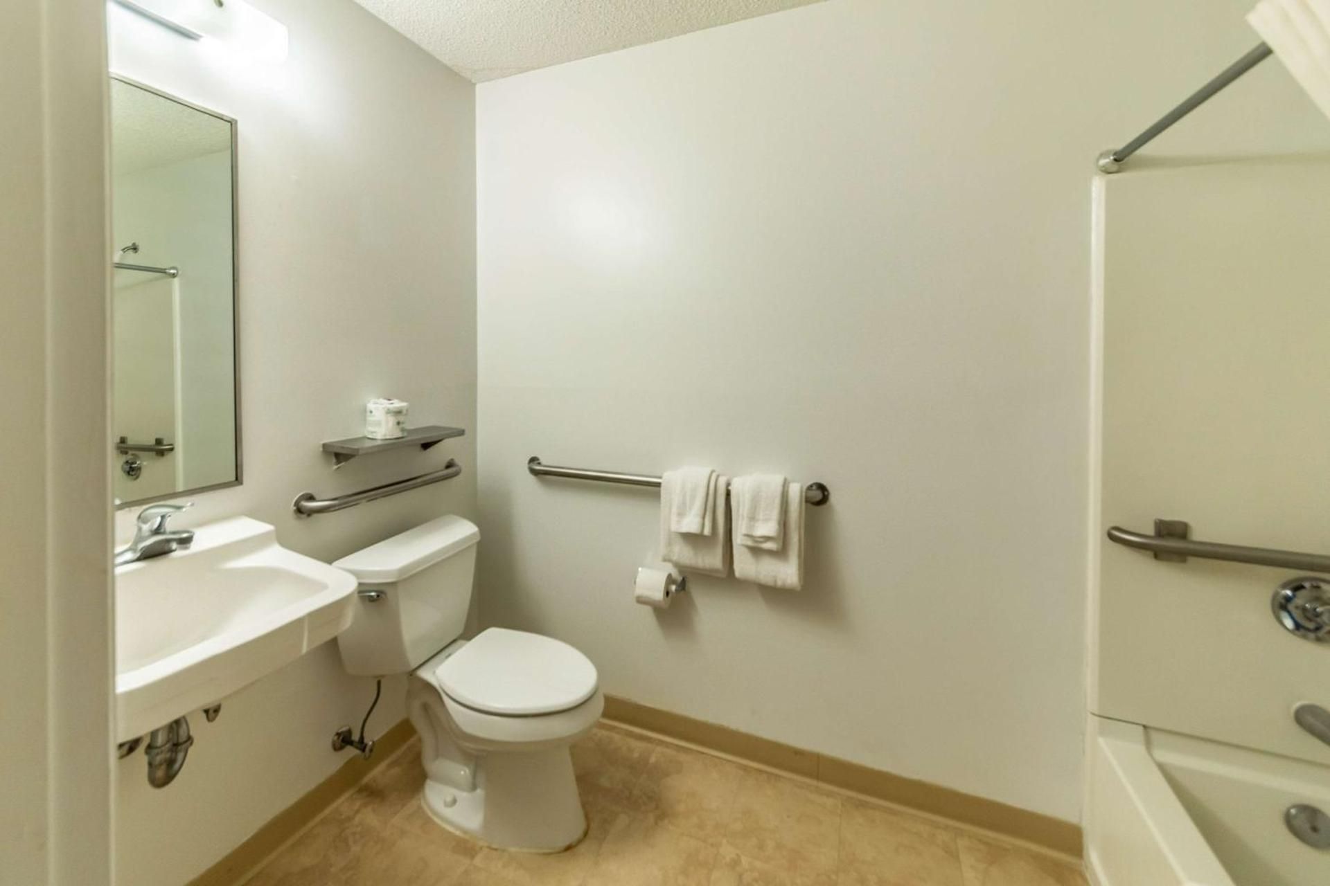 Deluxe Queen Room - Non-Smoking