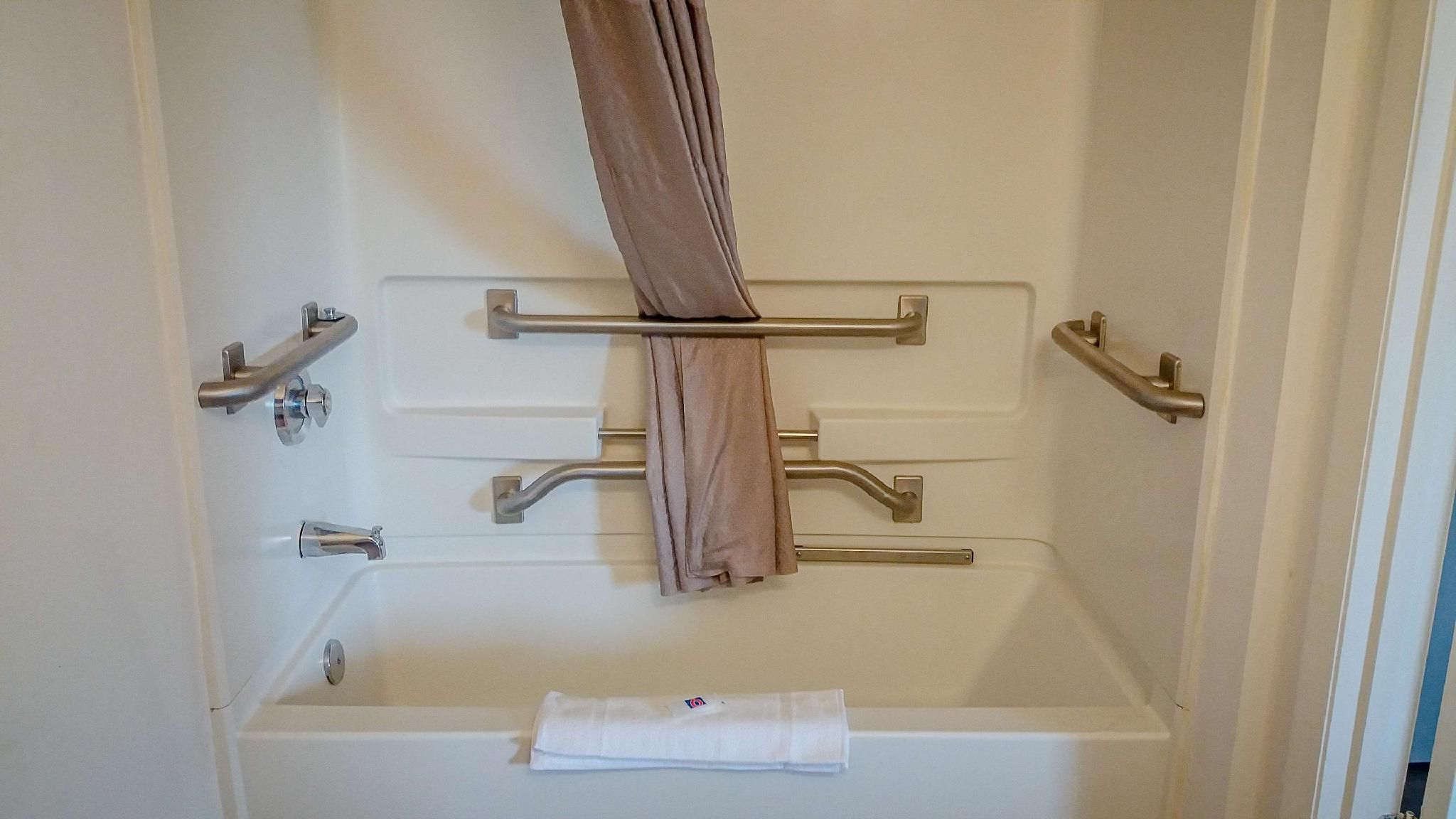 1 Queen Bed - Mobility Accessible Tub Non-Smoking