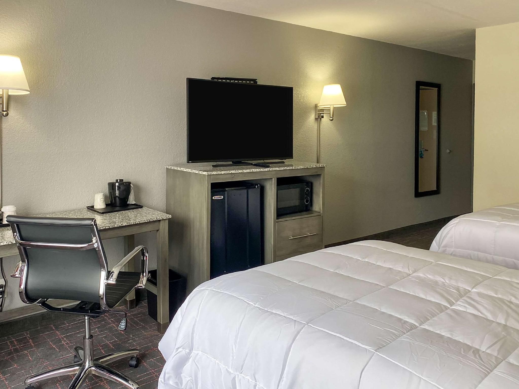 2 Double Beds, Nonsmoking, Upgrade