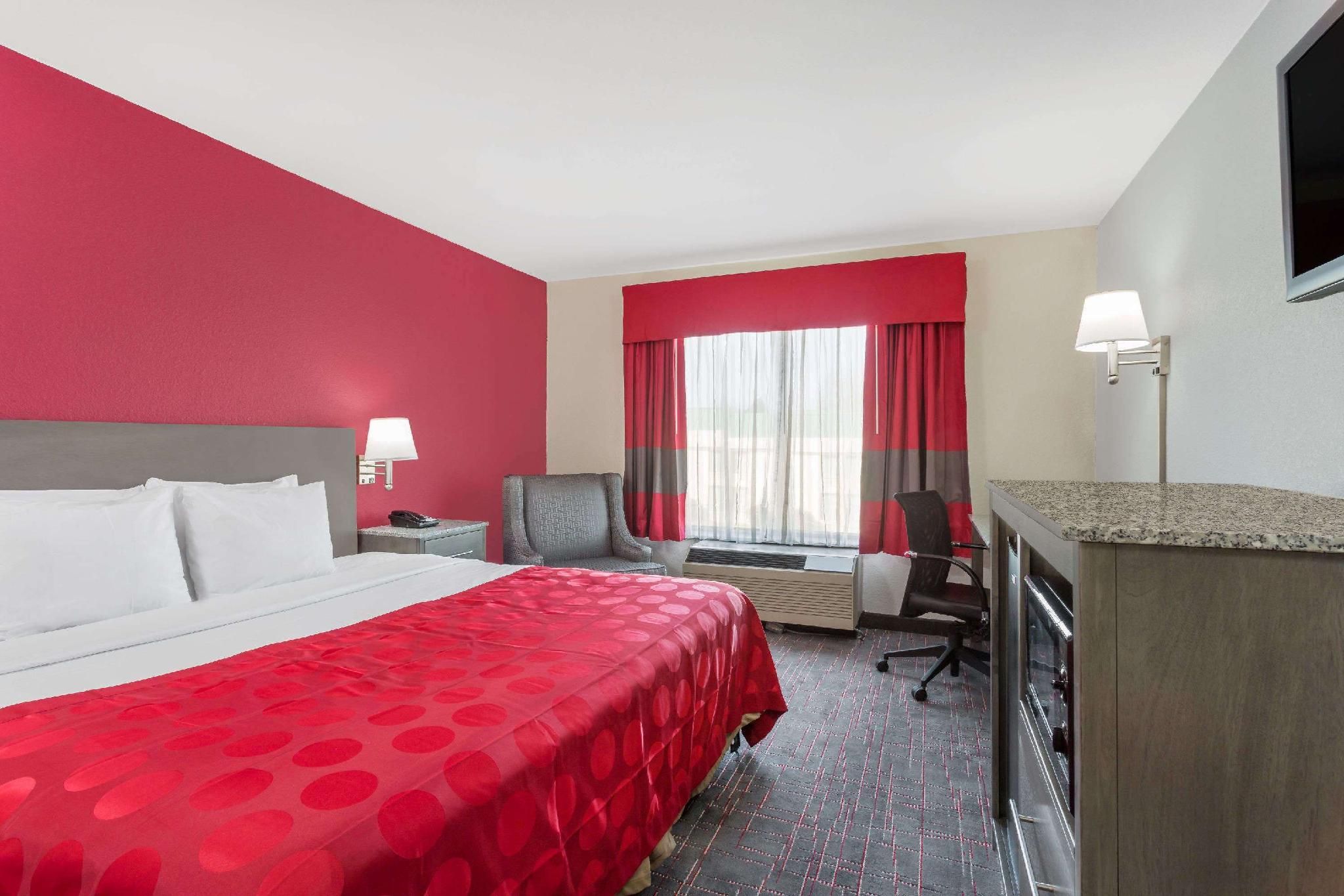1 King Bed, Nonsmoking, Accessible