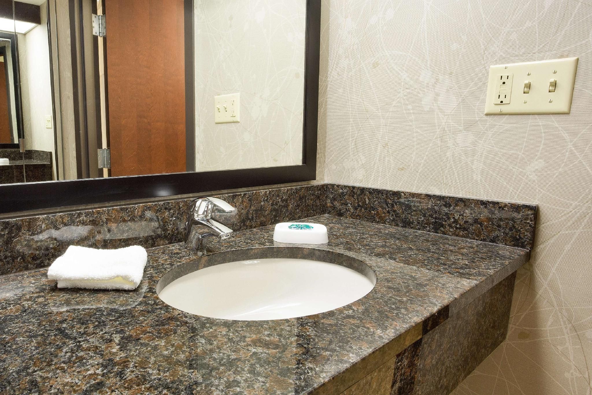 1 King Bed Suite, Upper Floor 2 Rooms with Sofa Sleeper, Accessible with Tub