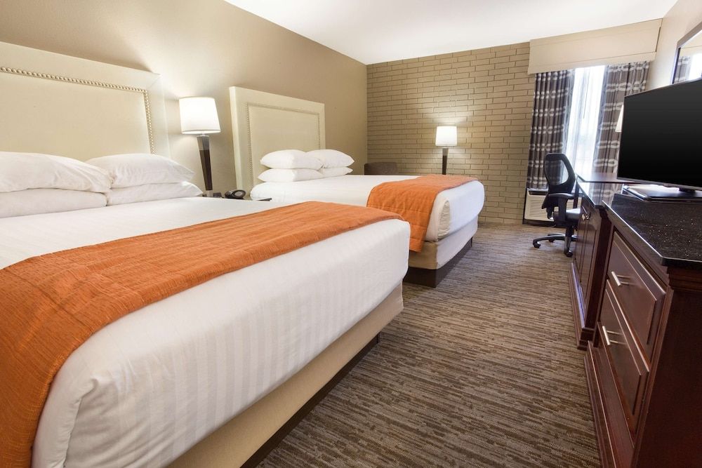 Room, 2 Queen Beds, Accessible (Tub)