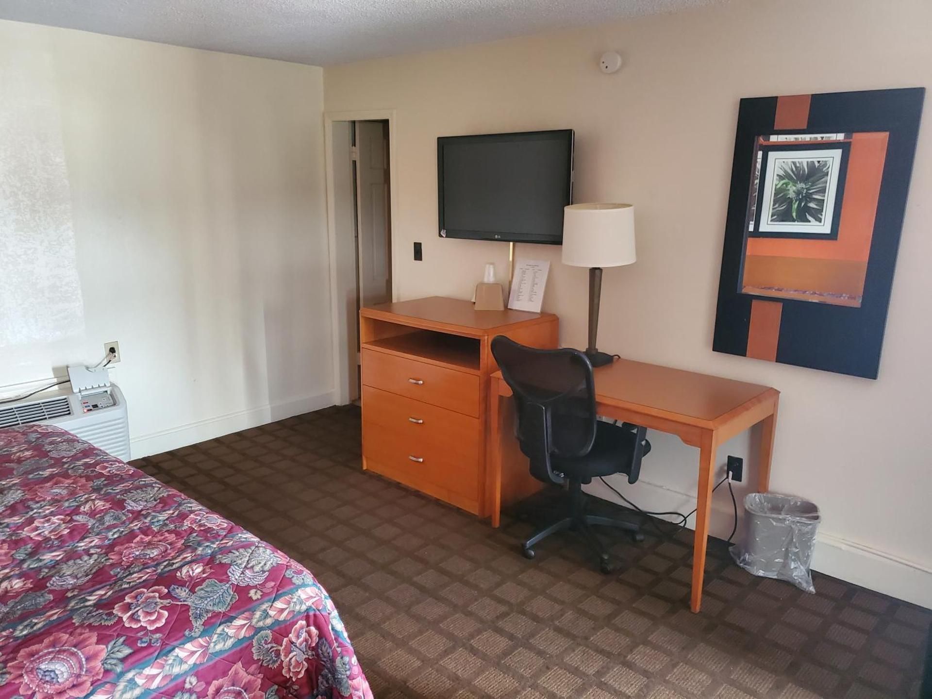 Standard King Room - Non-Smoking 