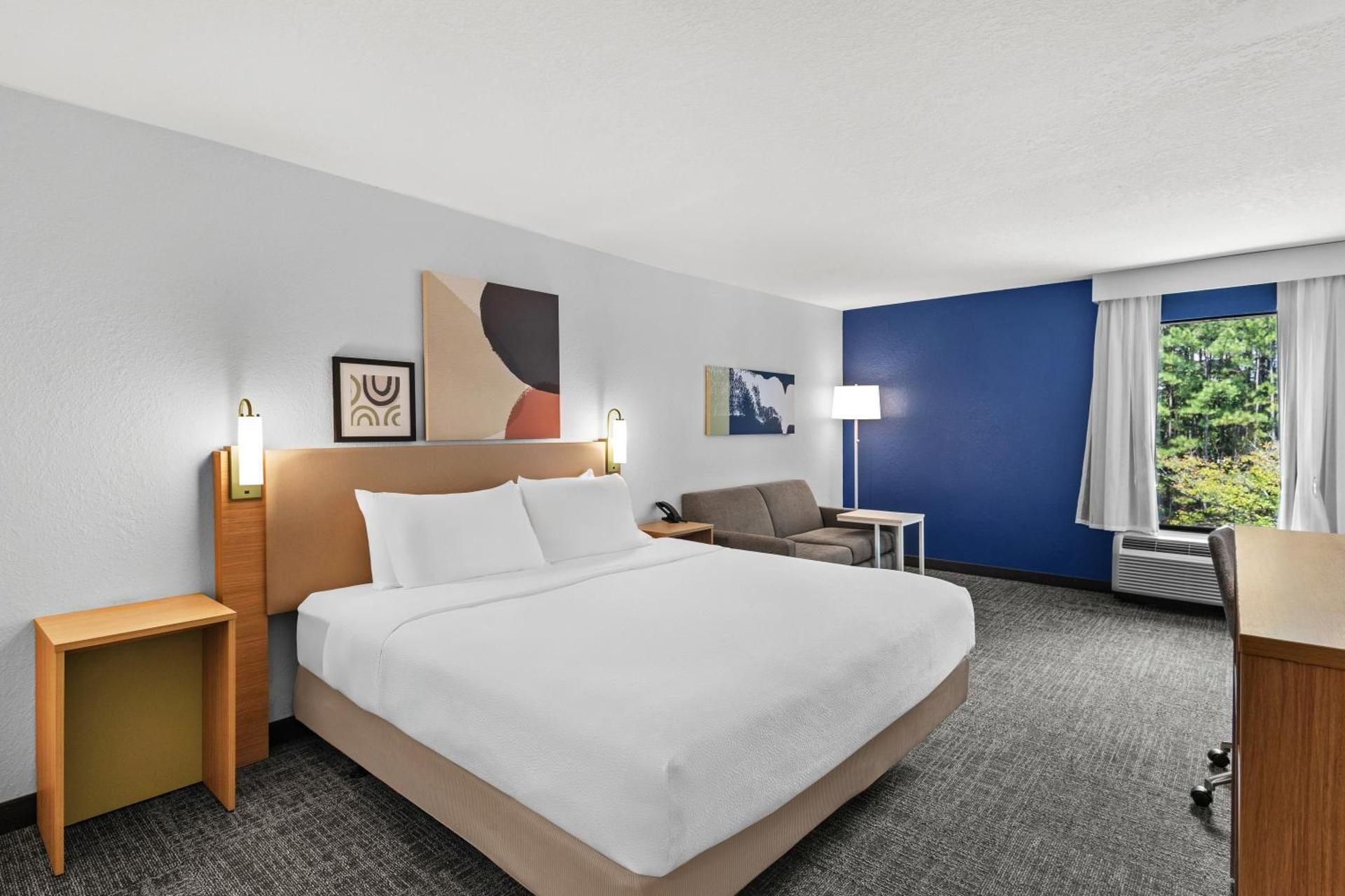 King Room with Mobility Accessible Tub