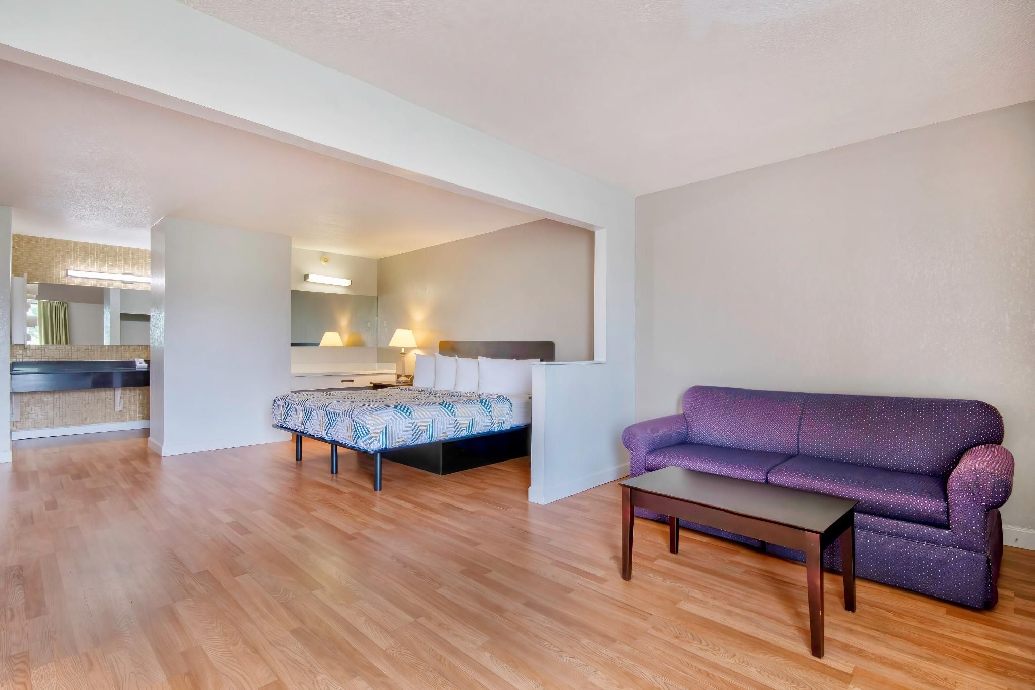 1 Full Bed | ADA/Tub/Mini Fridge
