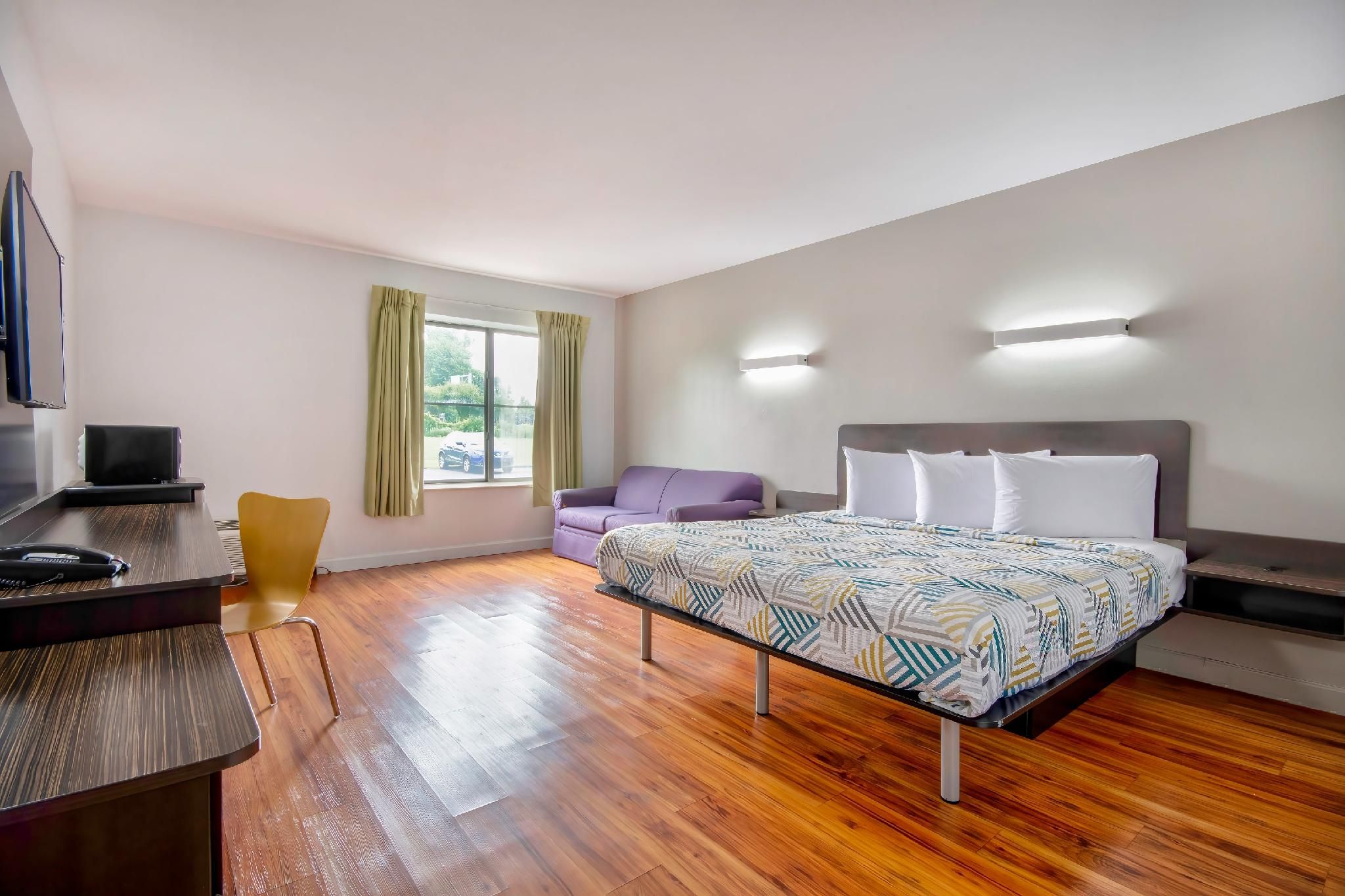 1 Queen Bed | Mini Fridge