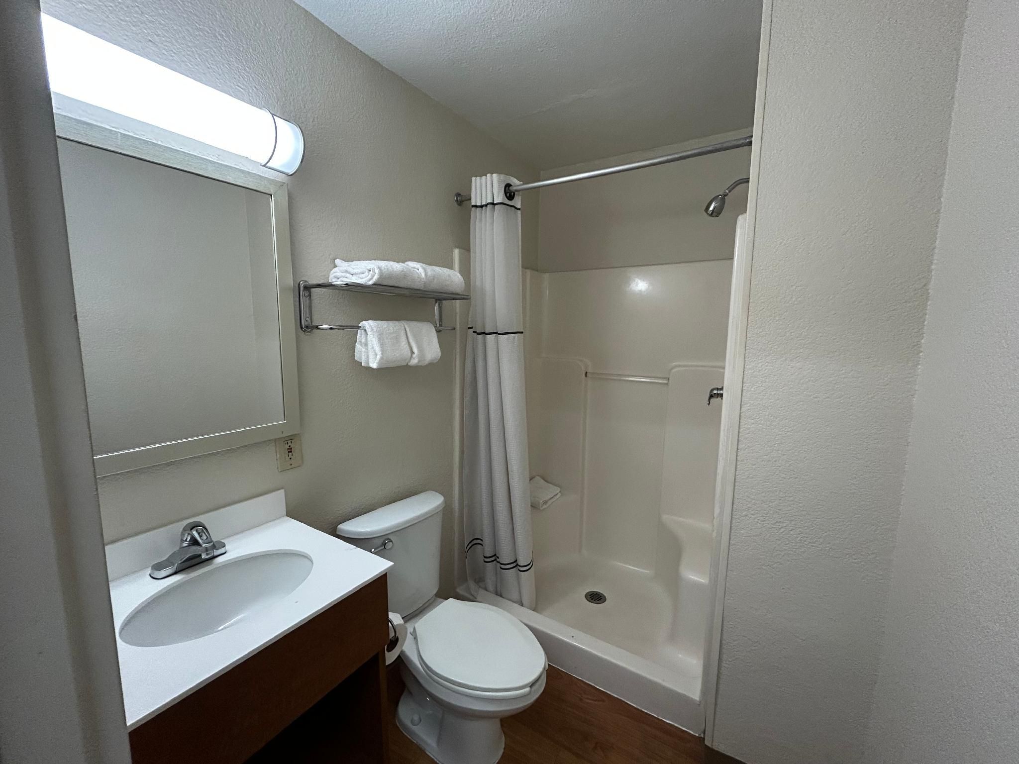 1 Queen Bed - Mobility Accessible Tub Non-Smoking