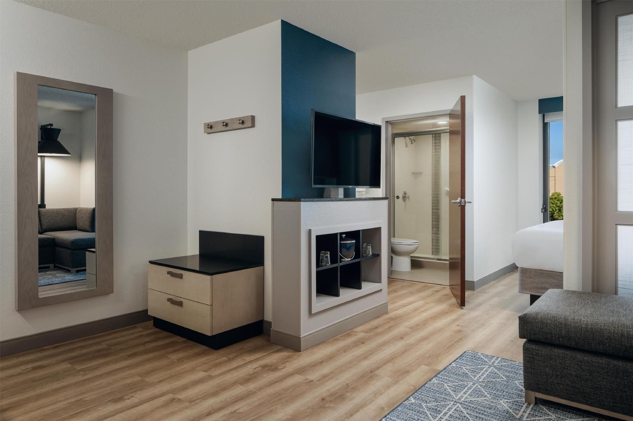 Hyatt Place Sacramento/Rancho Cordova Accessible King Bed/Shower (with Sofa Bed) 3