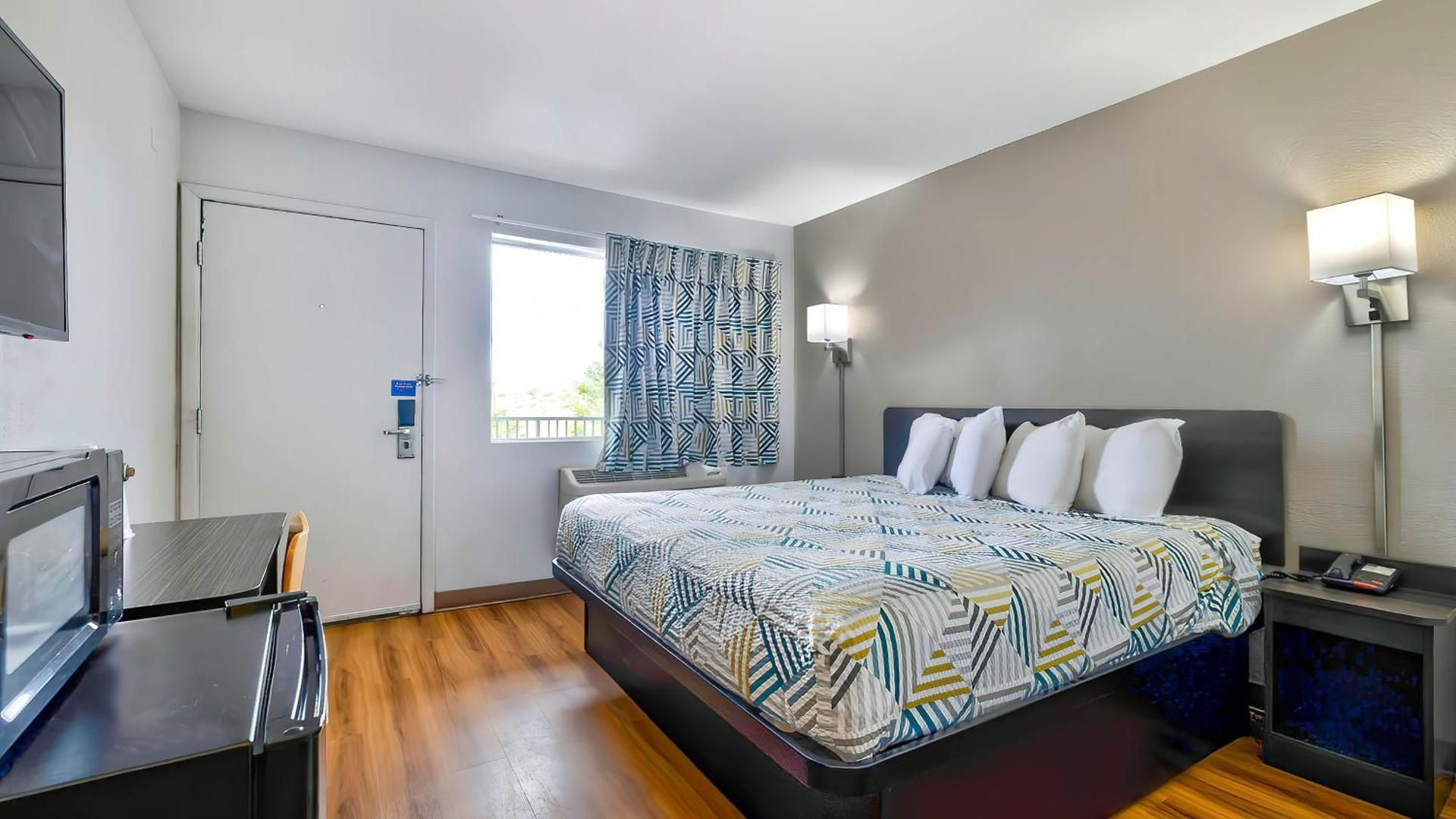 King Room - Non-Smoking