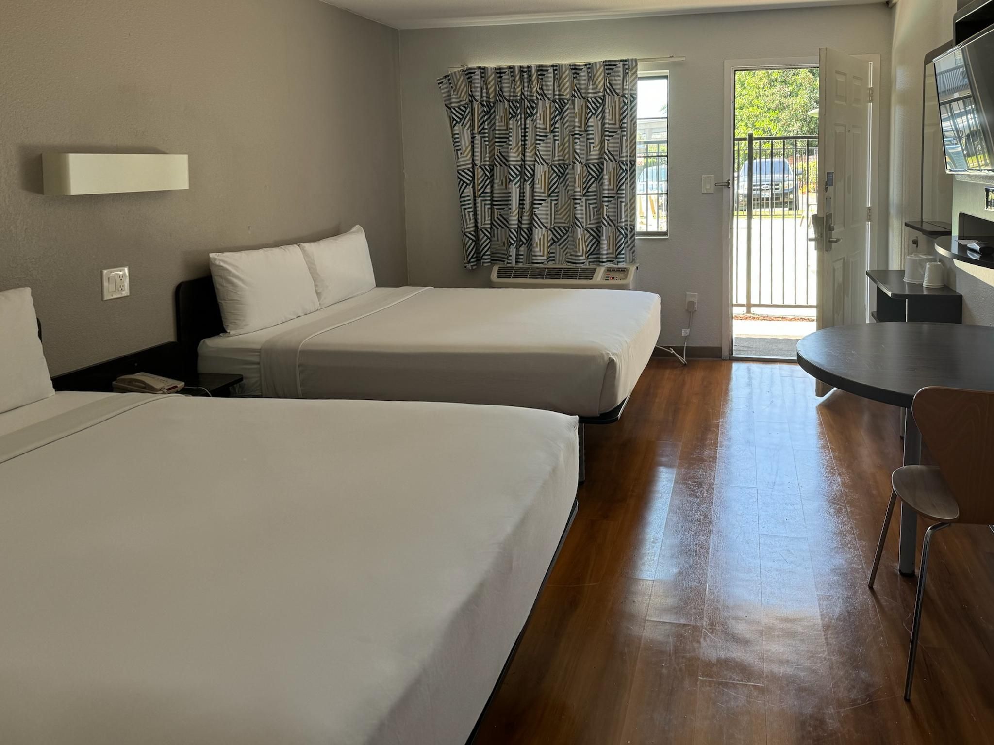 2 QUEEN BEDS | ADA/ROLL-IN SHW