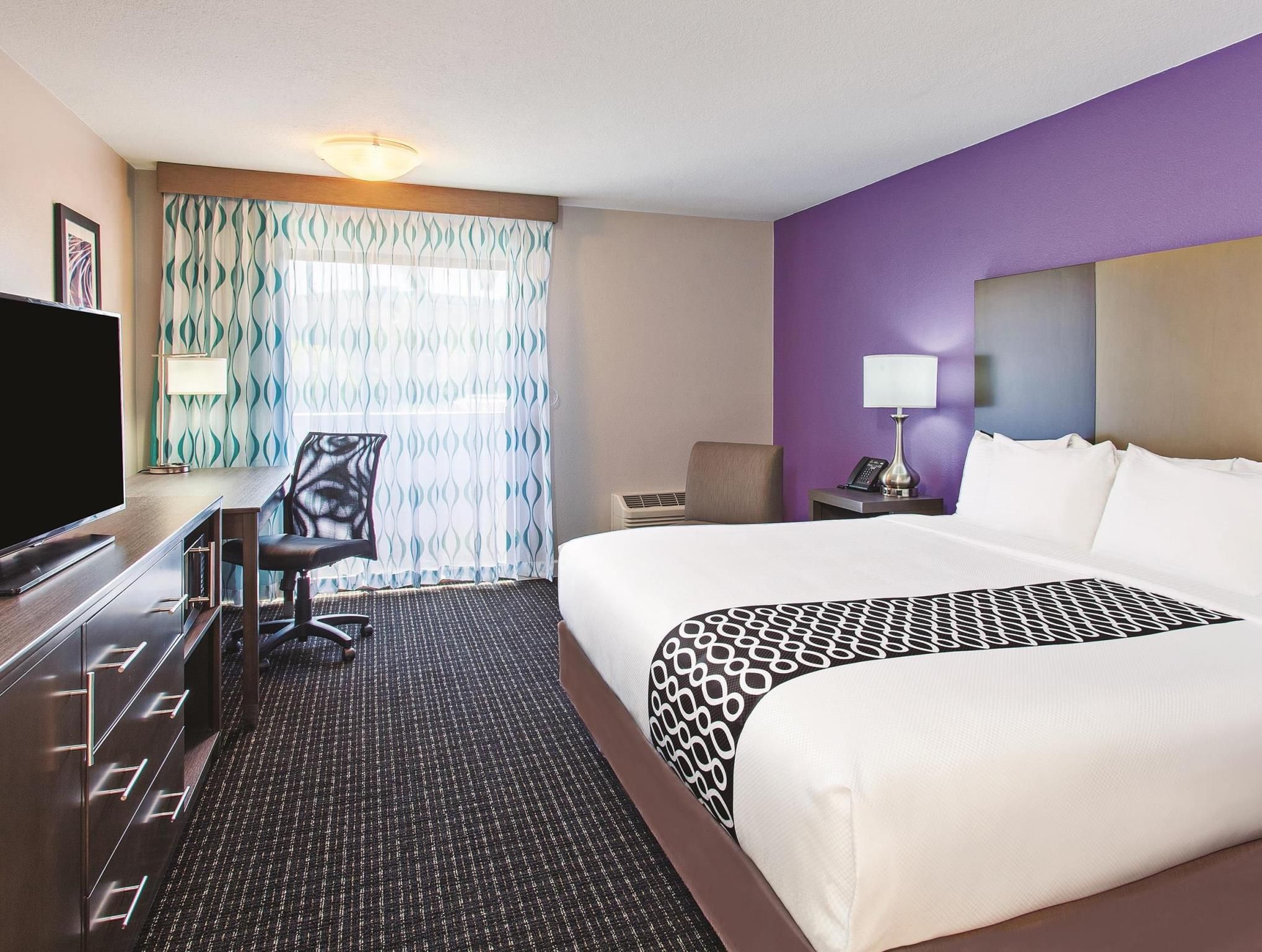 1 King Bed, Deluxe Room, Non-Smoking