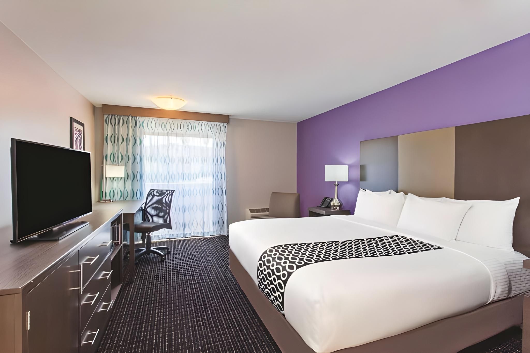 1 Queen Bed, Mobility Accessible Room, Non-Smoking