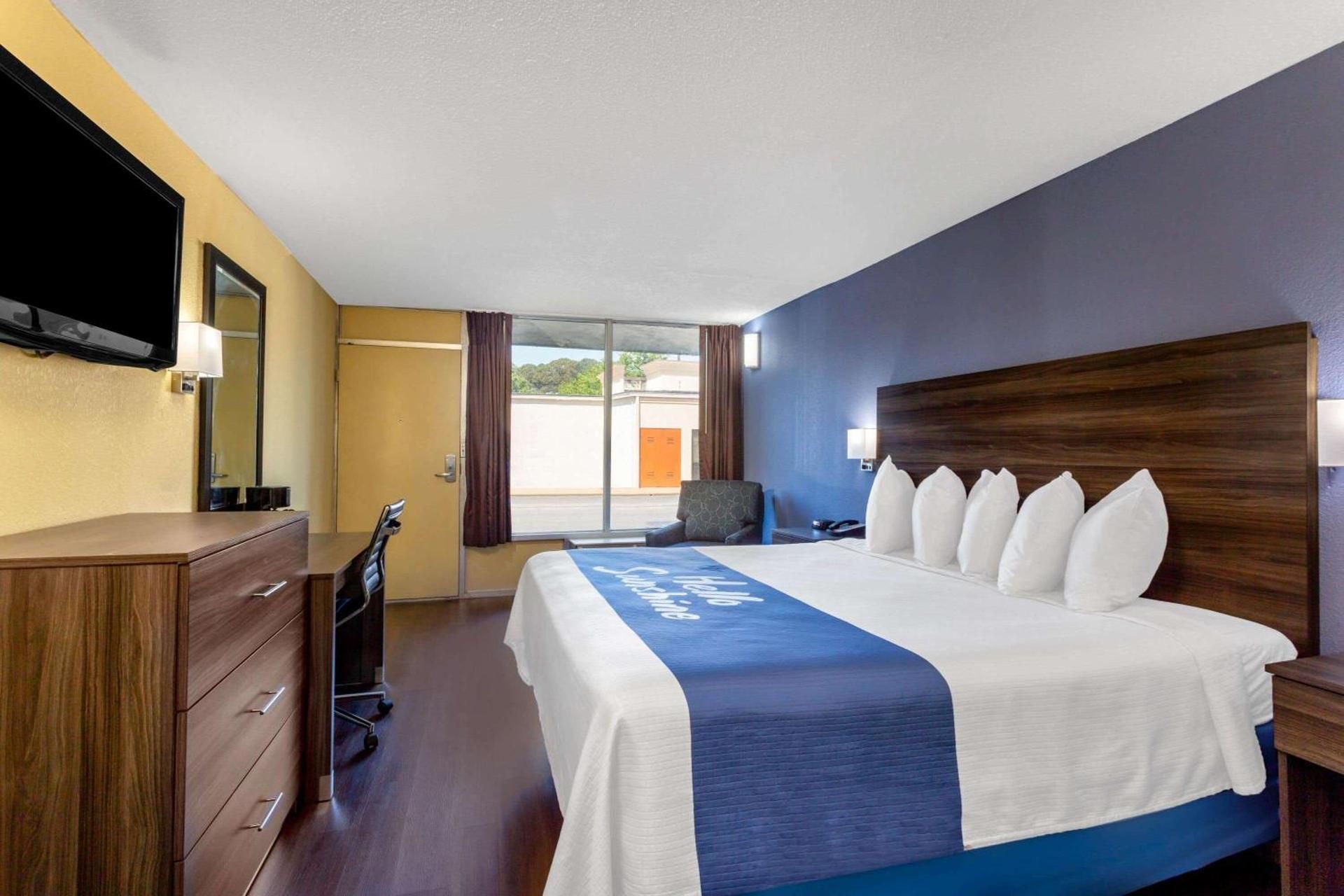 One King Bed Non Smoking