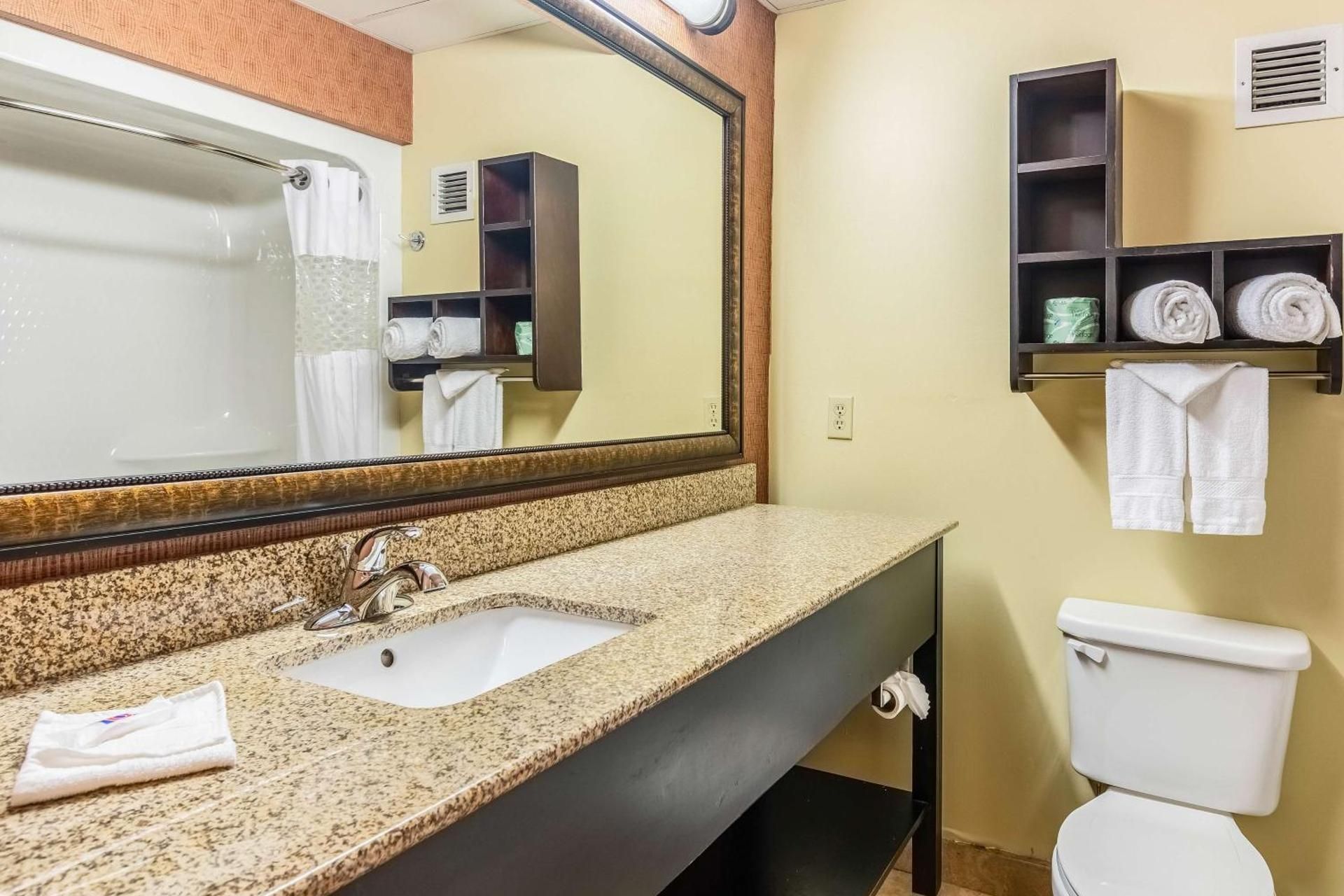 King Room with Roll-in Shower - Disability Access - Non-Smoking