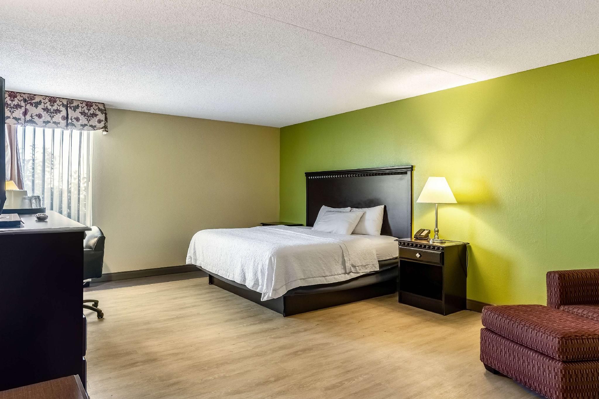 1 King Bed | Mobility Accessible Tub, Nsmk