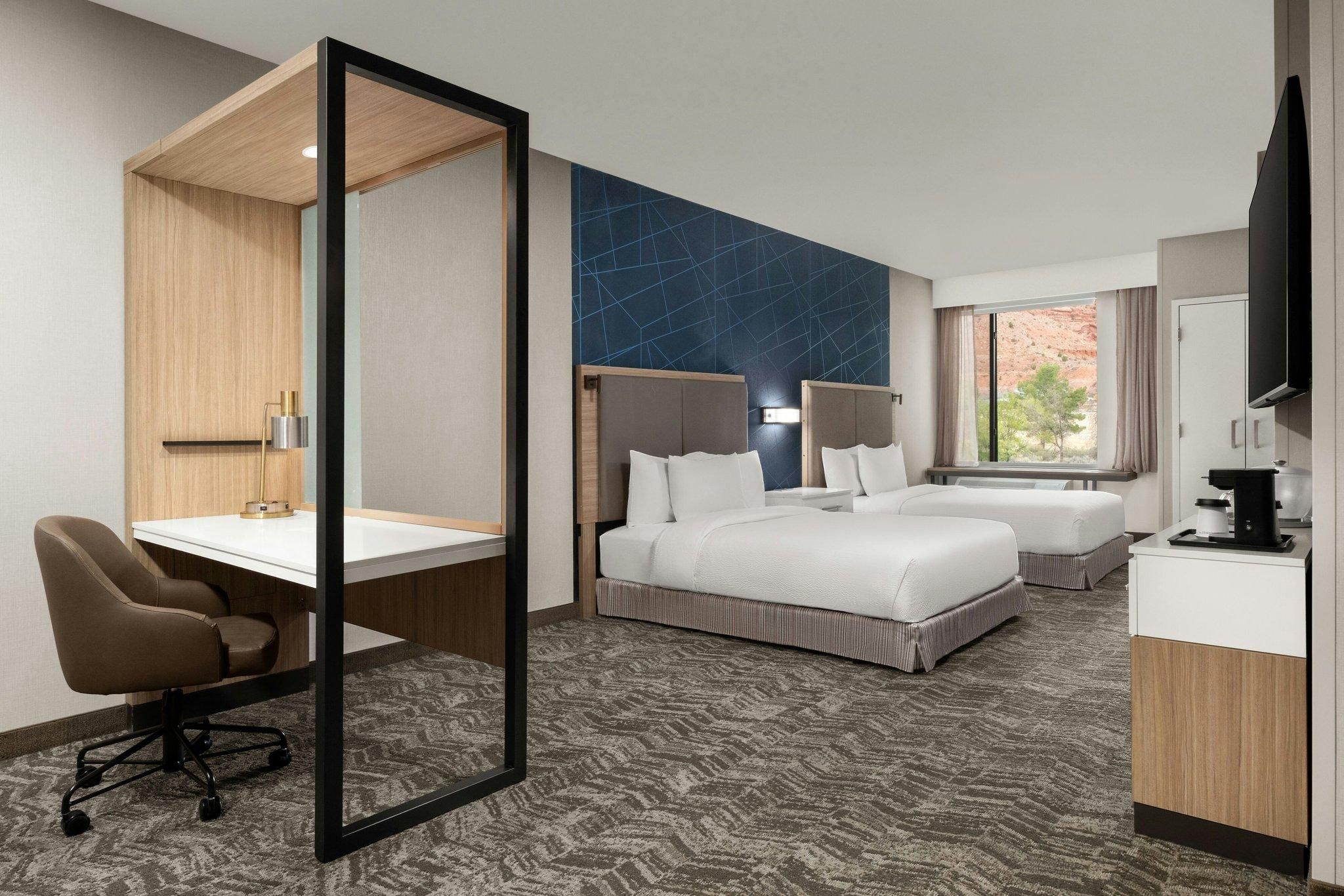 Suite, 2 Queen, Trundle bed