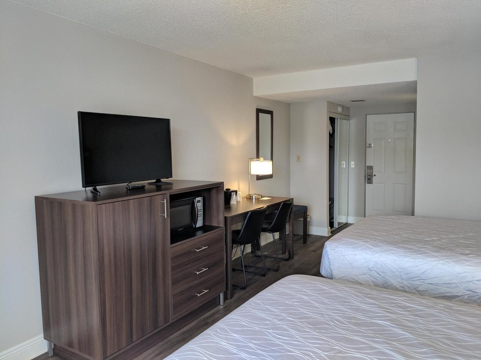 Deluxe Room with Two Queen Beds - Lake View