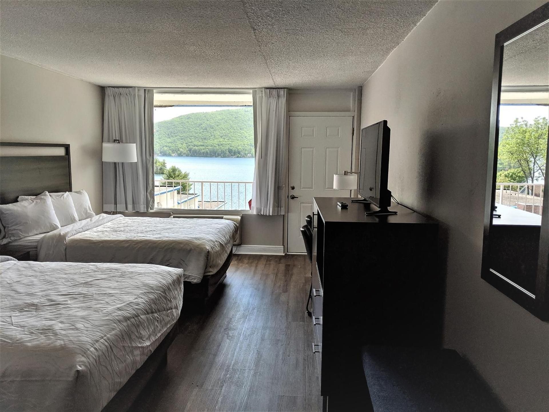 Deluxe Room with Two Queen Beds - Lake View