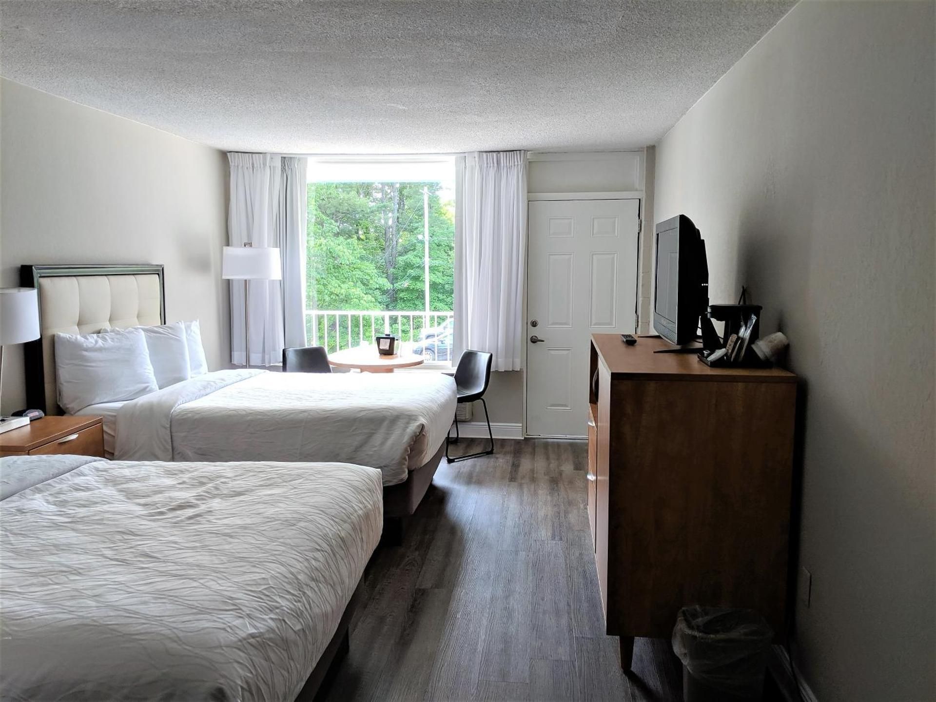 Room with 2 Queen Beds - Courtyard
