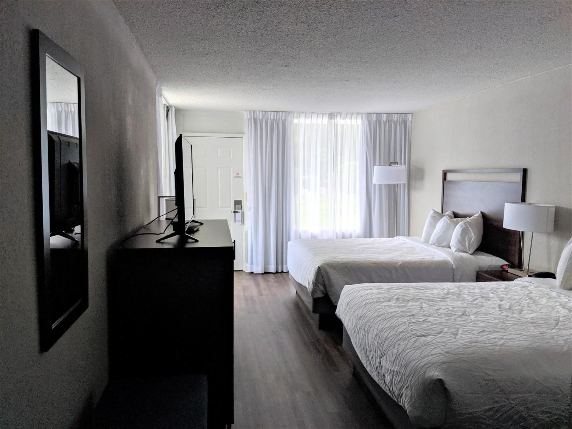 Deluxe Room with Two Queen Beds - Beachfront