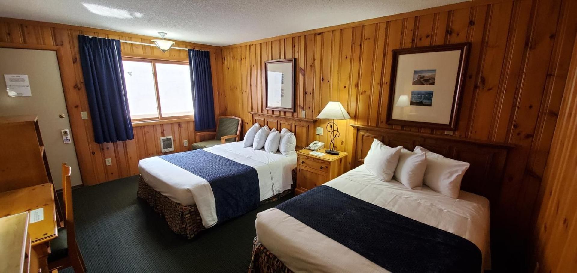 one Queen and Full Bed - Middle Building 