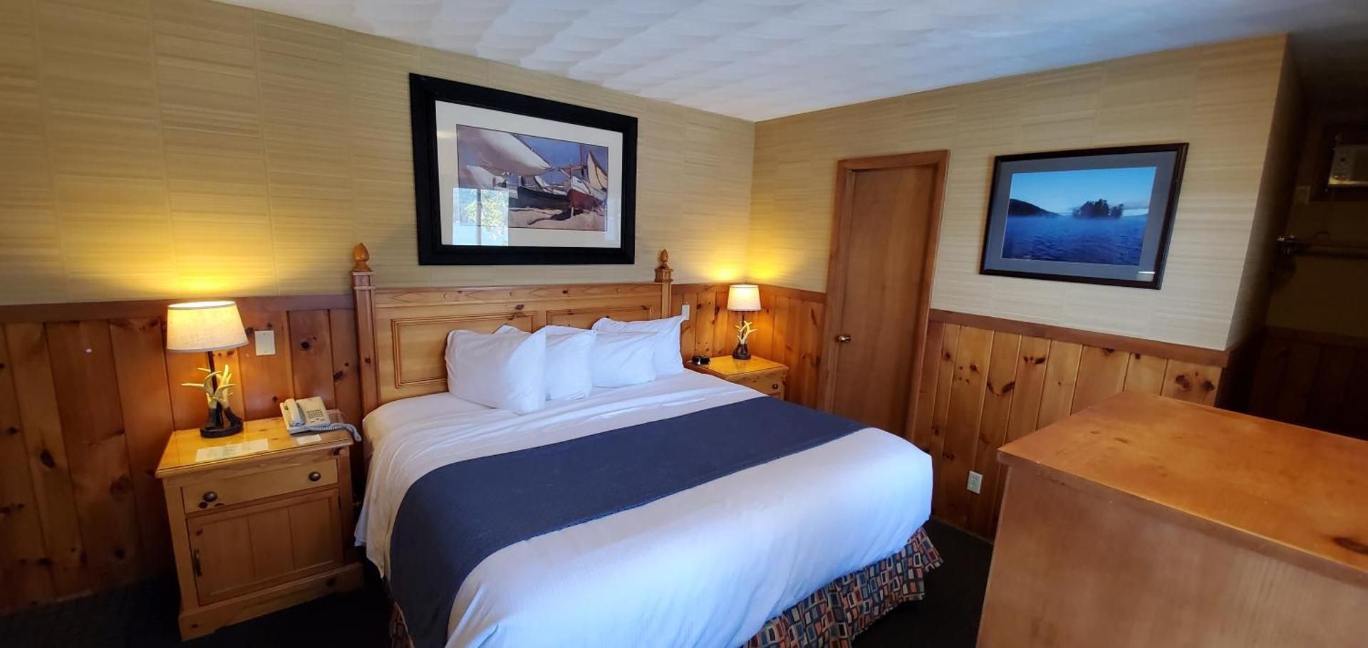 Deluxe King Room - Lake Front 