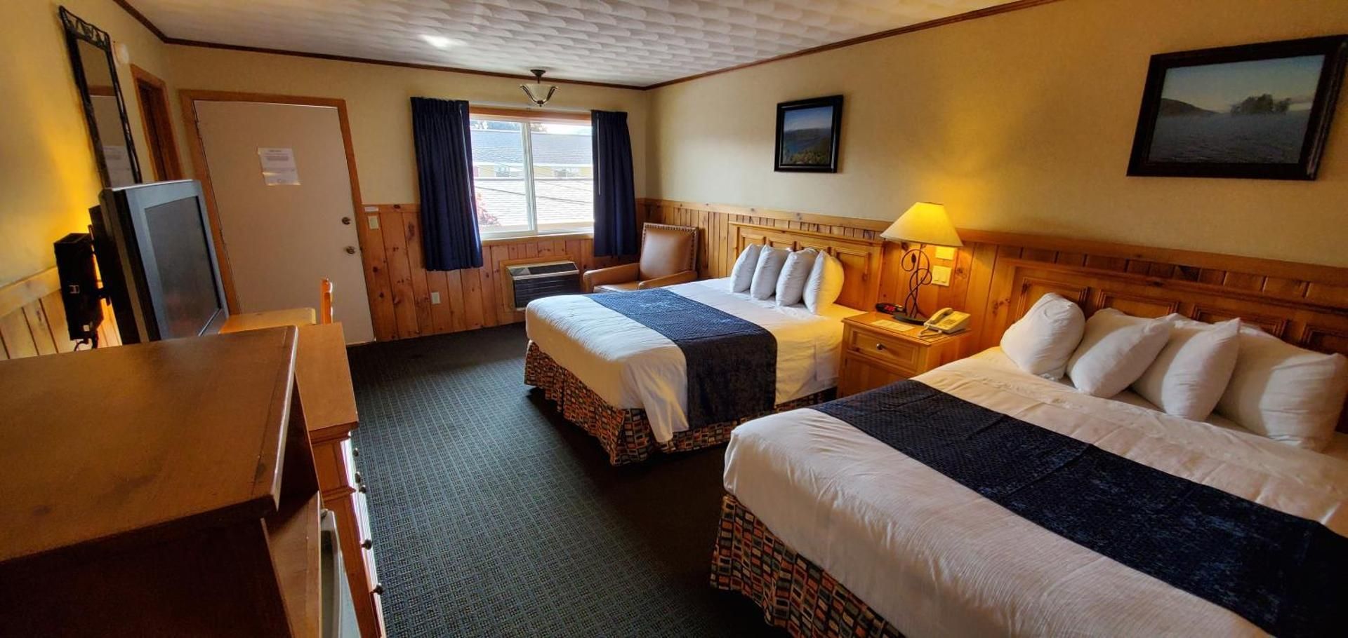 Deluxe Queen Room with Two Queen Beds