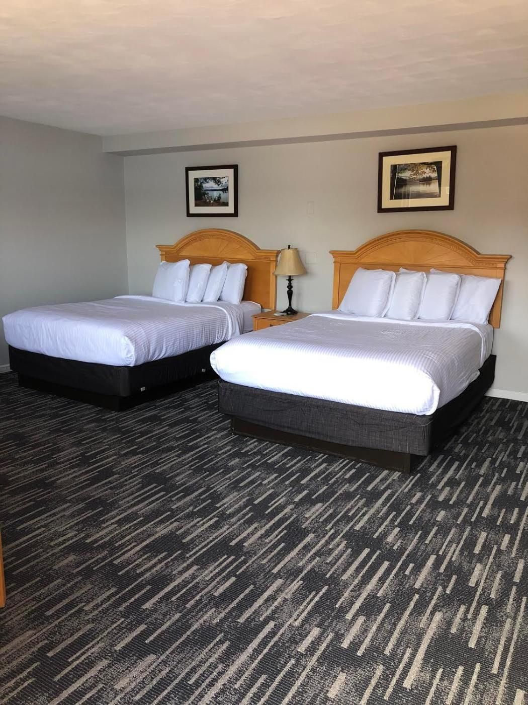 Two Queen Beds (Lake Building)