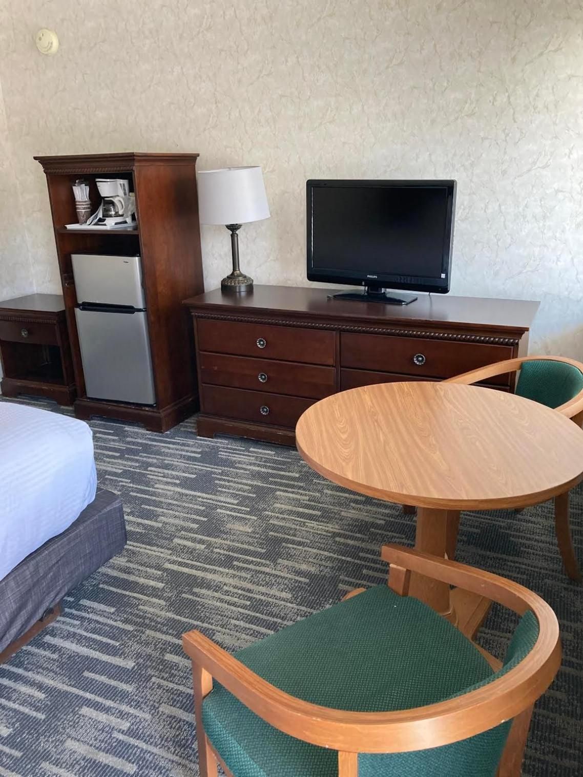 One King Bed (Standard Building)
