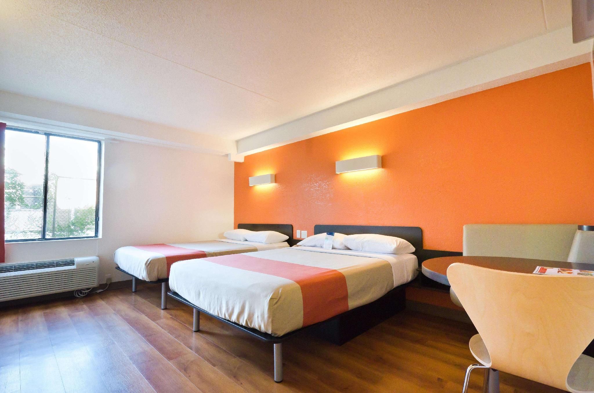 2 Queen Beds
