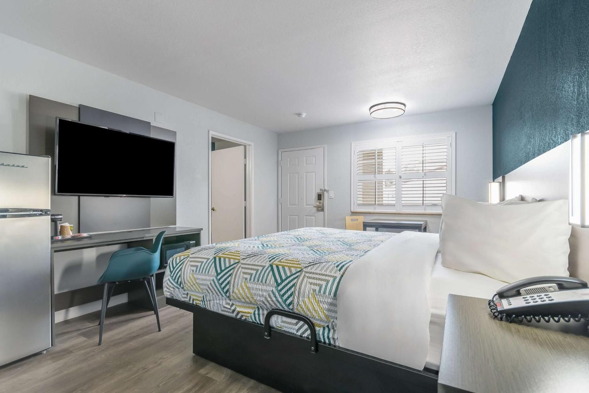 King Room - Disability Access - Non-Smoking