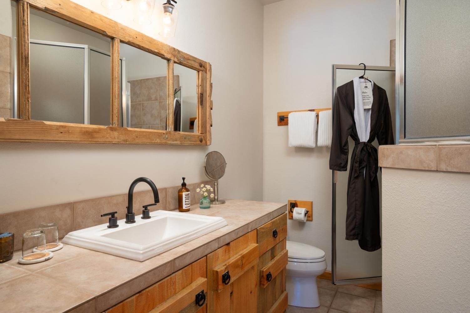 Black Bear Lodge King Studio Cottage 2