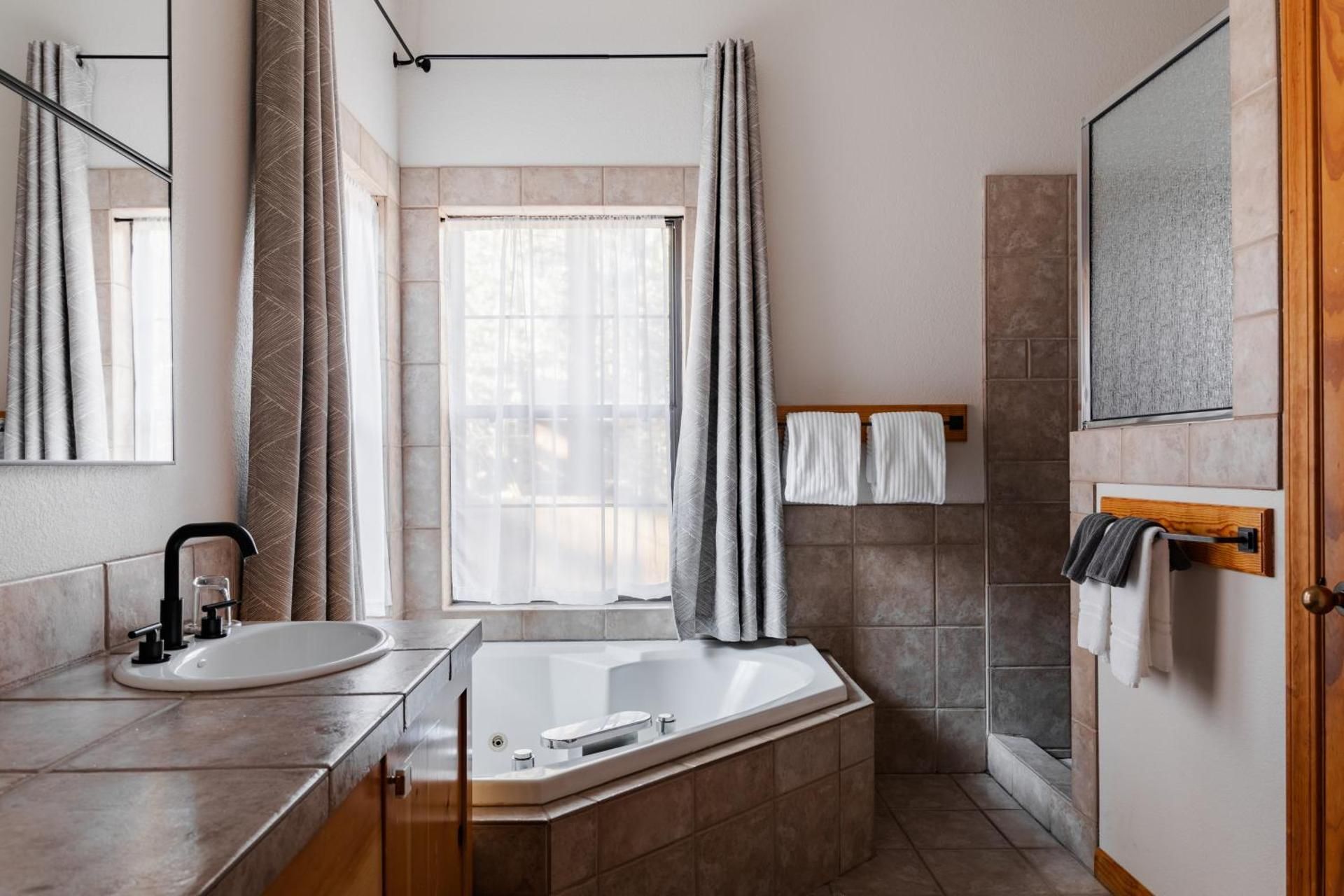 One Bedroom Cottage with Kitchenette