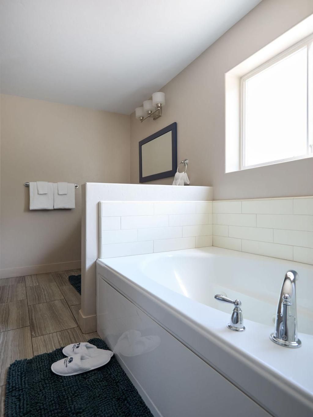 Black Bear Lodge Superior King Suite 2