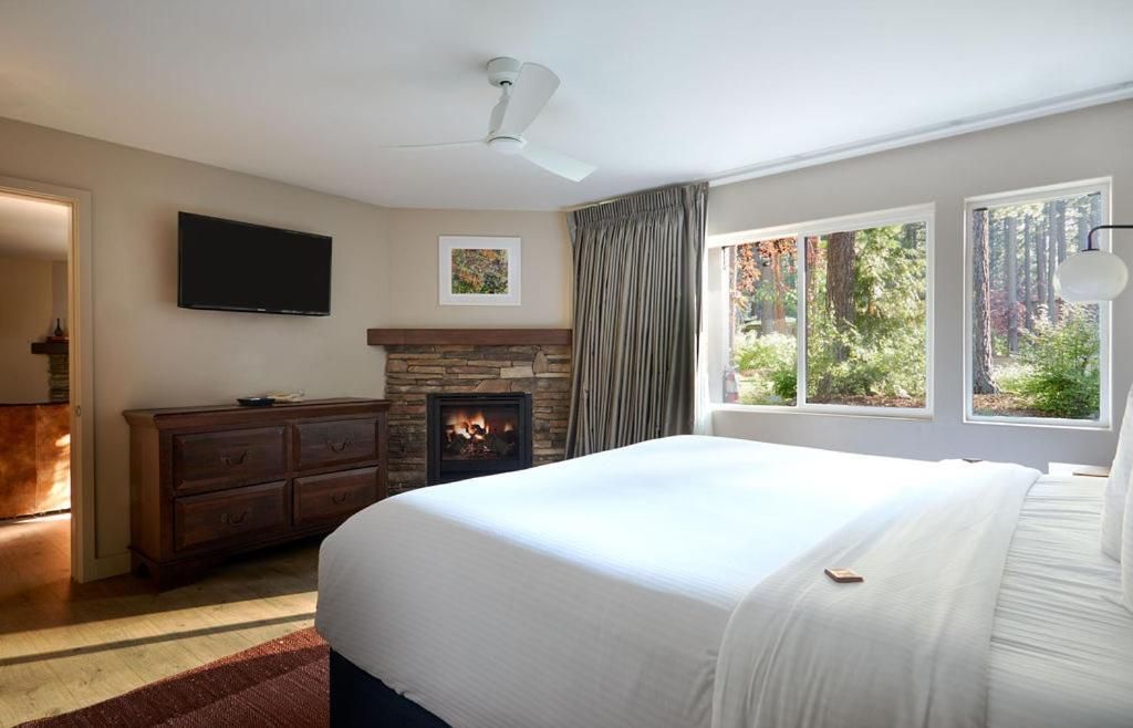 Black Bear Lodge Superior King Suite